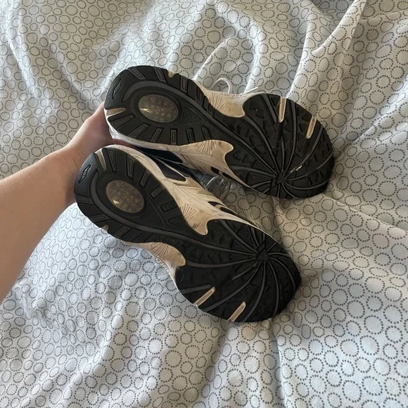 Shoes - Picture 2 of 3